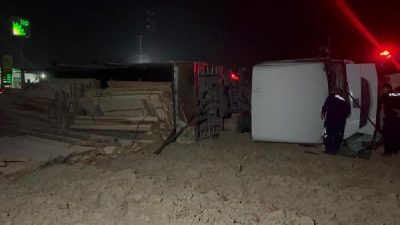 Yiğithan HÜYÜK/BURSA, (DHA)- BURSA’da kontrolden çıkarak yol kenarındaki kanalizasyon borularına