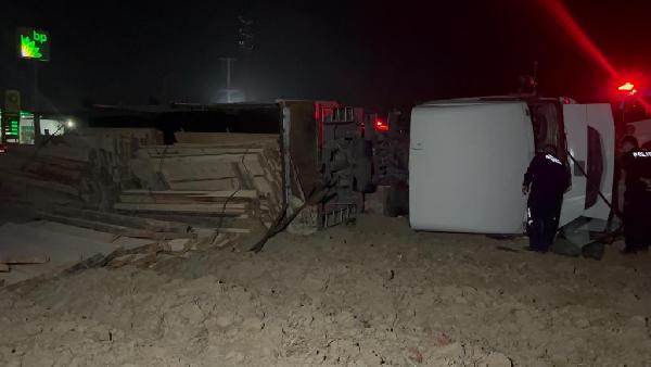 Yiğithan HÜYÜK/BURSA, (DHA)- BURSA’da kontrolden çıkarak yol kenarındaki kanalizasyon borularına