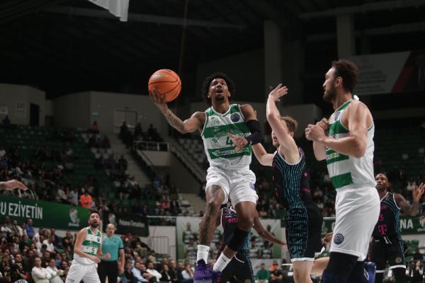 Yiğithan HÜYÜK / BURSA, (DHA)- SALON: TOFAŞ HAKEMLER: Yohan Rosso