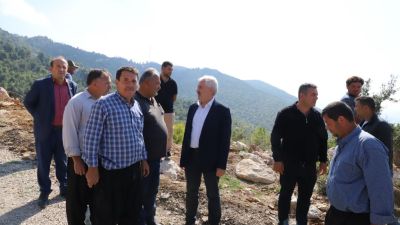 Andırın Belediye Başkanı Ahmet Doğan, ilçede devam eden yol çalışmalarını
