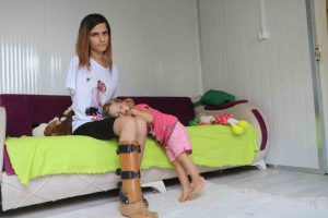 ASRIN FELAKETİNDE SAĞ KOLUNU VE AYAK PARMAKLARINI KAYBEDEN ANNE, HAYATTAKİ