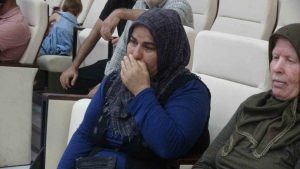 KURA ÇEKİŞİ ESNASINDA GÖZ YAŞLARINA HAKİM OLAMAYAN VEDAT SEZER,