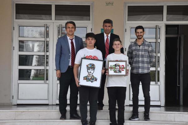 Nevra UÇKAÇ/İZMİR, (DHA)- İZMİR’de meslek lisesi öğrencileri Emre Savaş (15)