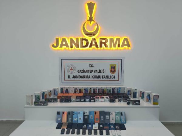 Gaziantep’te piyasa değeri 1 milyon 105 TL olan kaçak telefonlar ele geçirildi