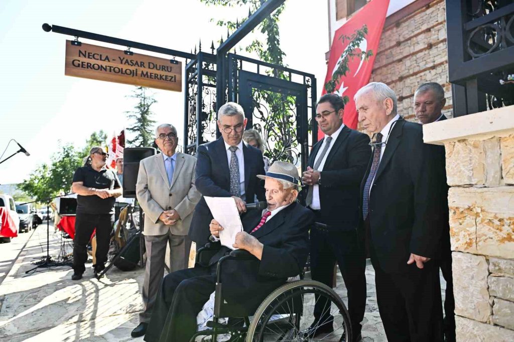 İbradı’da tarihi konak Gerontoloji Merkezi oldu