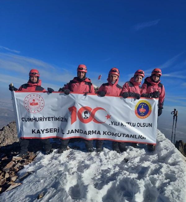 Sevilay AY/KAYSERİ, (DHA)- KAYSERİ’de Jandarma Arama Kurtarma ekipleri, Cumhuriyet’in 100’üncü