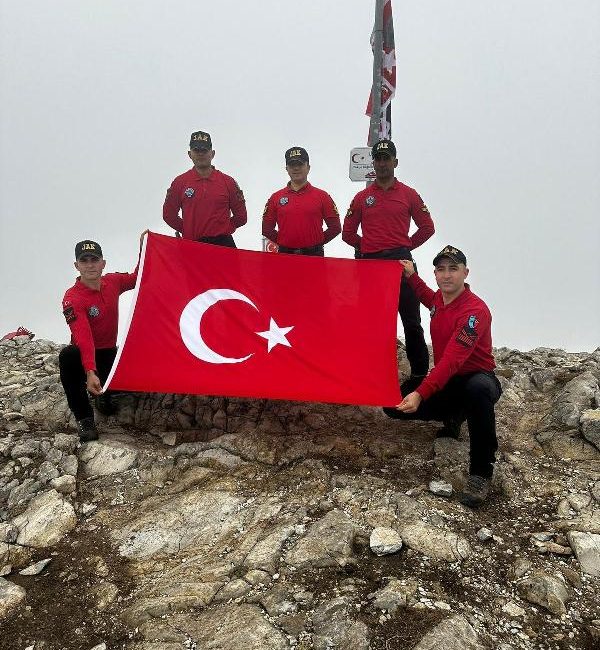 Esra TÜRKER/BURSA, (DHA)- BURSA’da, Cumhuriyet’in 100’üncü yıl dönümü kutlamaları kapsamında,