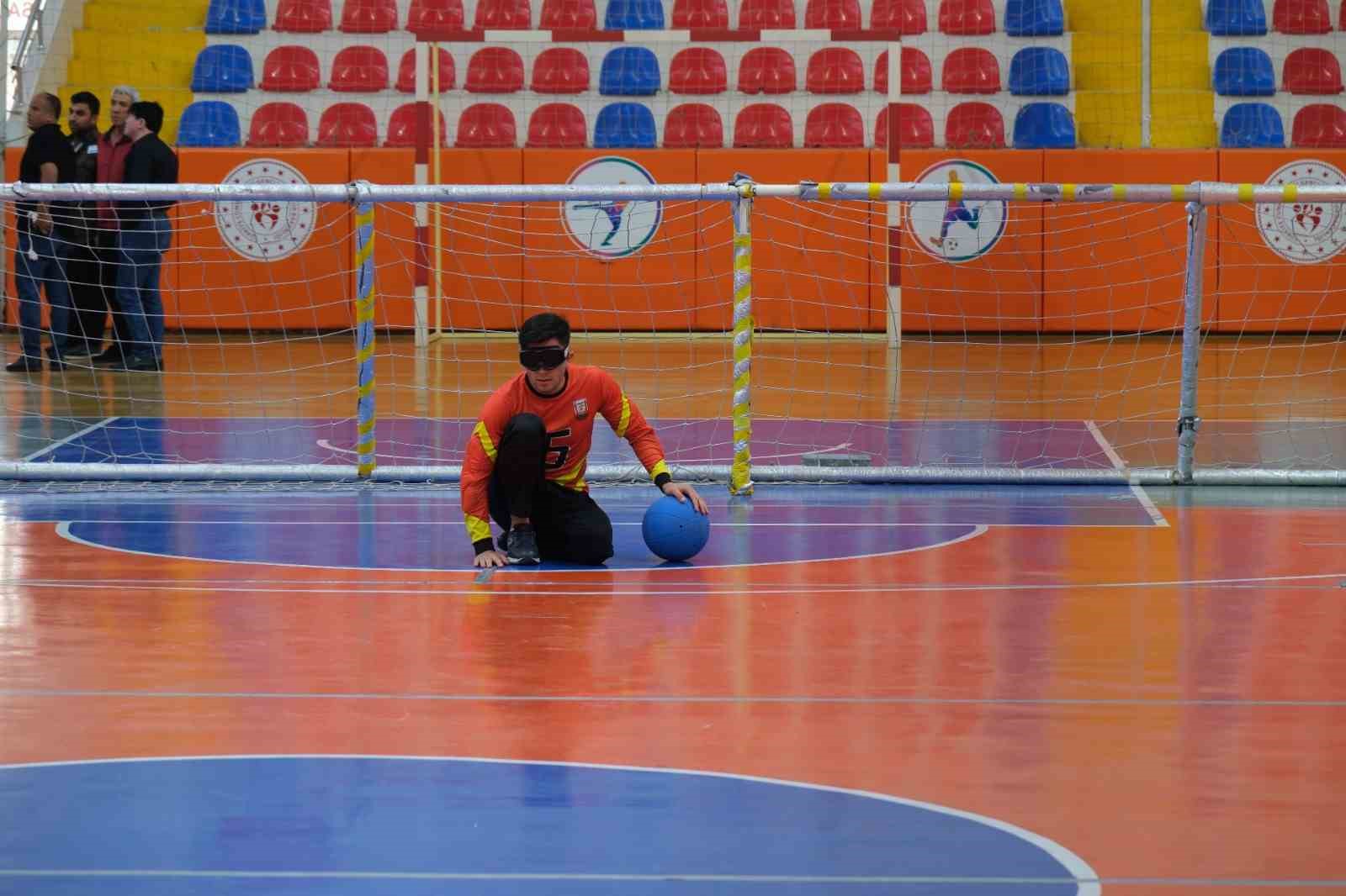 Kahramanmaraş’ta depremde hayatını kaybedenler anısına goalball turnuvası düzenlendi