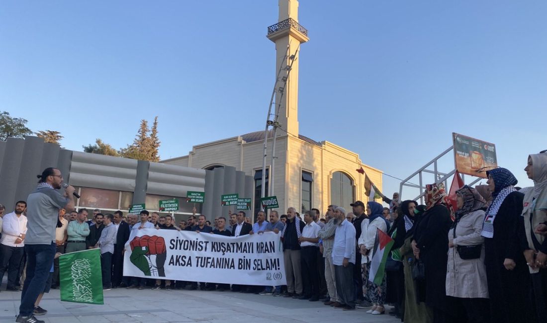 KAHRAMANMARAŞ’TA VATANDAŞLAR, FİLİSTİNLİLERE DESTEK AMACIYLA MİLLİ İRADE MEYDANINDA BİR ARAYA