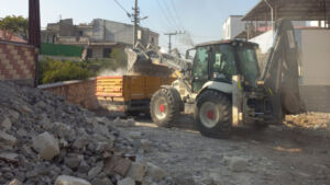 Büyükşehir, mahalleleri inşaat atıklarından temizliyor