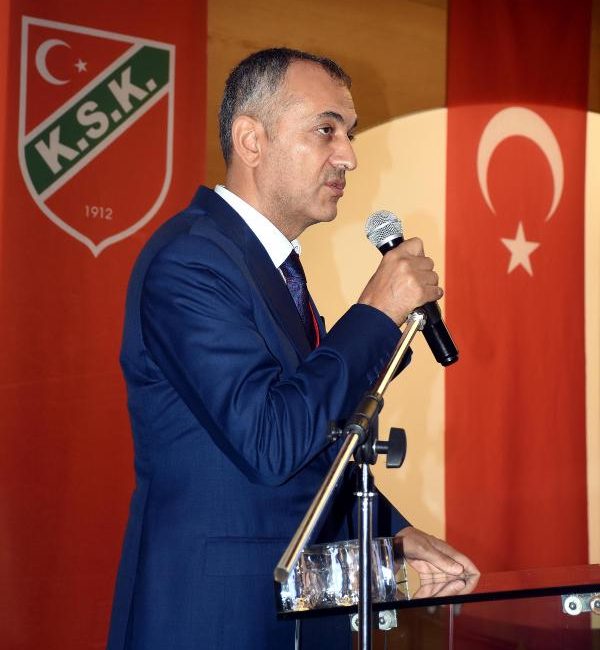 İZMİR, (DHA) – TFF 3’üncü Lig 2’nci Grup ekibi Karşıyaka’da taraftarlar