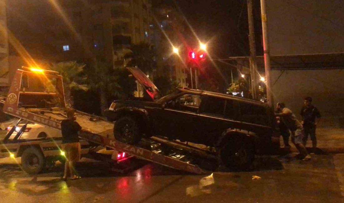 KIRMIZI IŞIKTA DURAN OTOMOBİL ALEVLERE TESLİM OLDU