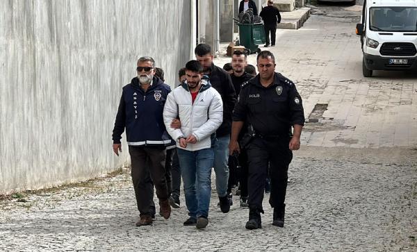 Oğuzhan KILIÇ/KÜTAHYA, (DHA)-KÜTAHYA’da galerici İdris E.’nin (38) iş yerinde silahlı