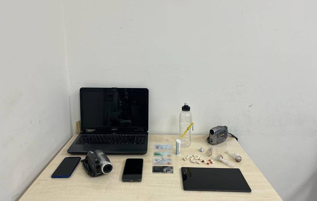 MERSİN'DE İNTERNET ÜZERİNDEN VATANDAŞLARI DOLANDIRDIKLARI İDDİA EDİLEN 2 ŞÜPHELİ, GÖZALTINA