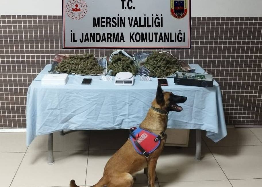 MERSİN'DE DÜZENLENEN UYUŞTURUCU OPERASYONUNDA 4 ŞÜPHELİ GÖZALTINA ALINIRKEN, 4 KİLO