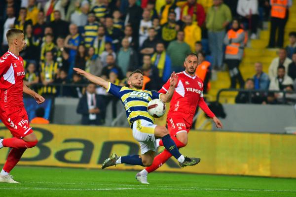 İLGİNİZİ ÇEKEBİLİR: Jovan Manev: “Tek düşündüğümüz Cluj maçı” Halil Umut