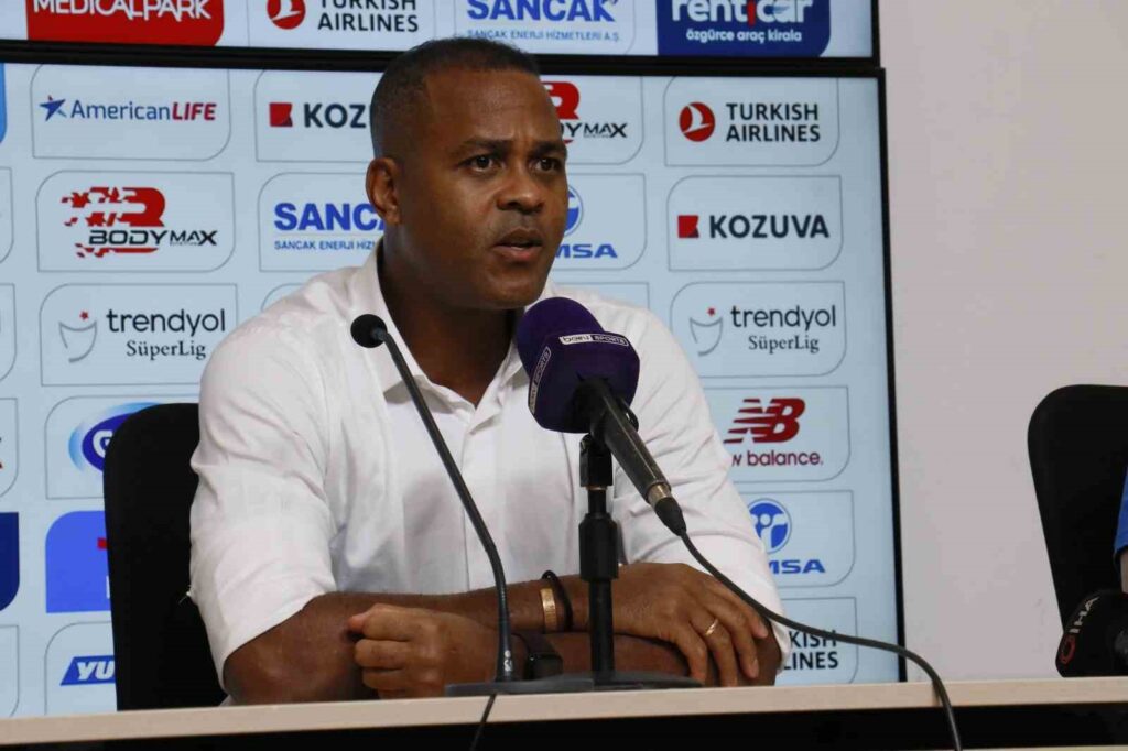 Patrick Kluivert: ”Çok memnun olduğum bir sonuç aldık” Patrick Kluivert: ”Çok memnun olduğum bir sonuç aldık”