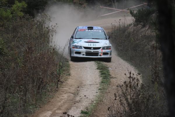 Ralli pilotları Bolu dağlarında tozu dumana kattılar Ralli pilotları Bolu dağlarında tozu dumana kattılar