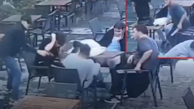 Beyoğlu’da bir şahıs, husumetli olduğu kişiye tetikçi tutup oturduğu çay