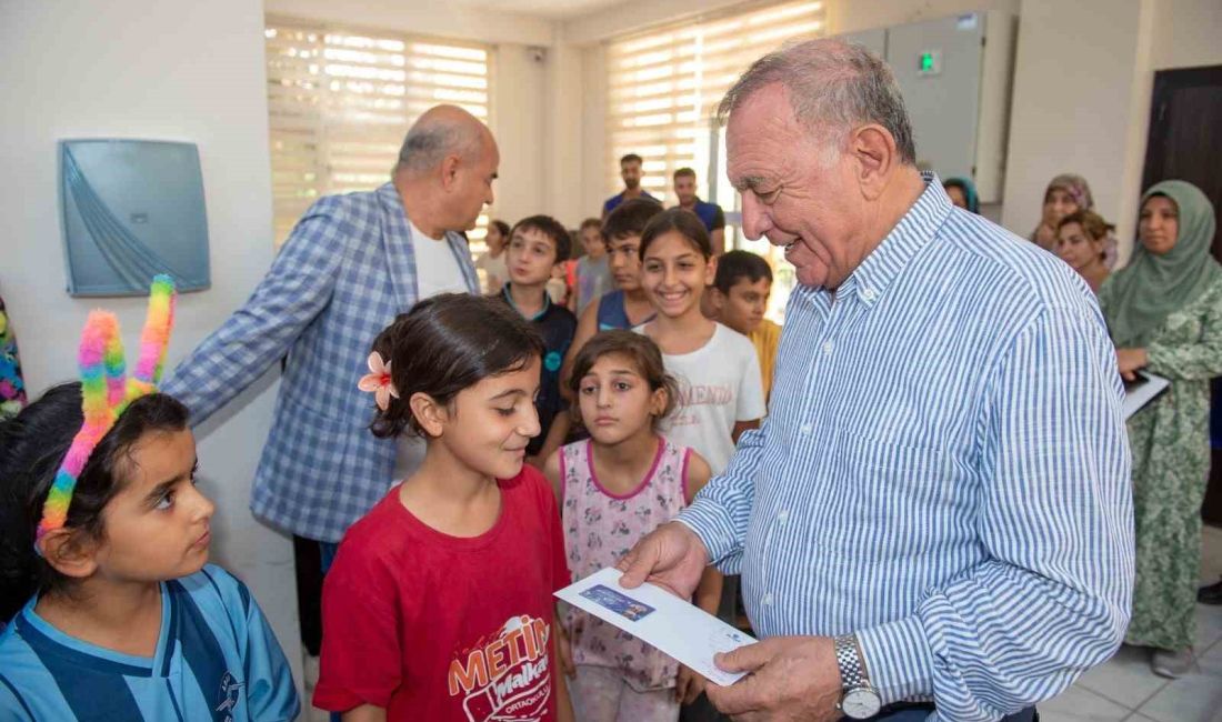 SEYHAN BELEDİYESİ, İHTİYAÇ SAHİBİ ÖĞRENCİLERE “EĞİTİM DESTEK KARTI” DAĞITTI.