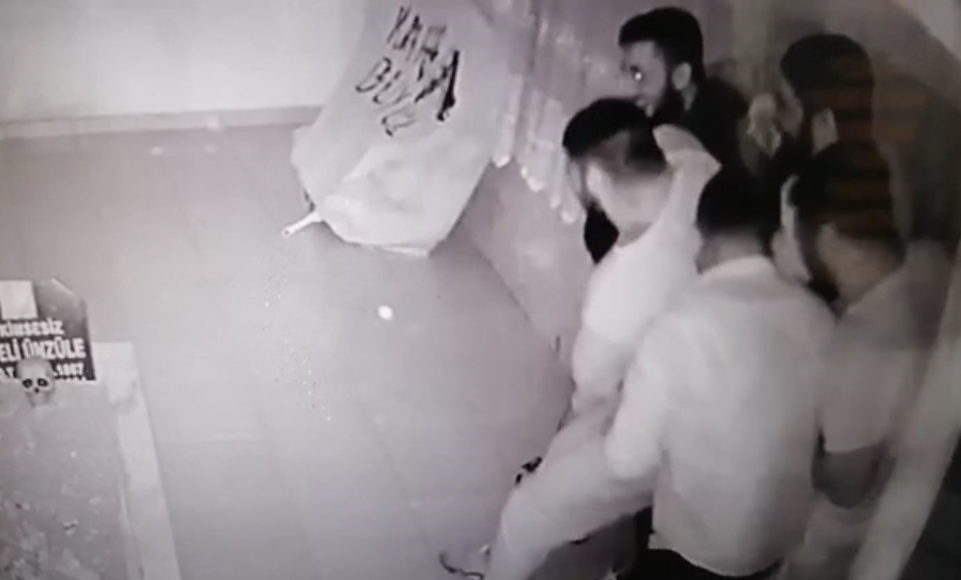 yagli gures oncesi korku evinde stres atan pehlivanlarin o anlari guldurdu 9e83085