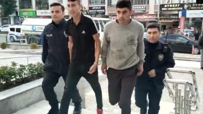 Yusuf ÇINAR/ÇORUM, (DHA)- ÇORUM’da 2 kişinin parasını tüfekle gasbetmek suçundan yakalanan 4