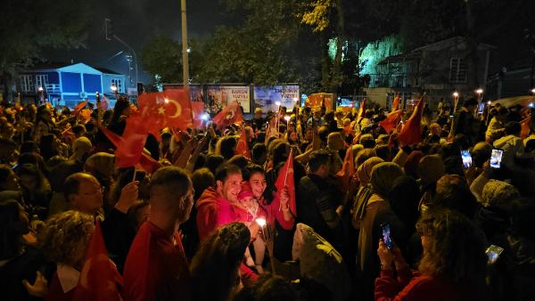 8 BİN KİŞİ CUMHURİYET İÇİN YÜRÜDÜ Zonguldak kent merkezinde Cumhuriyet’in