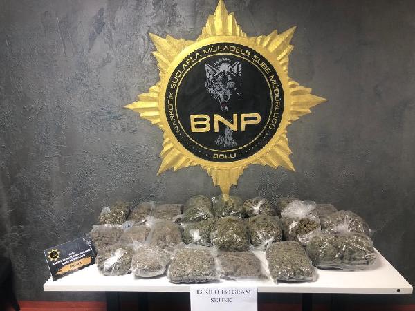 2 otomobildeki 13 kilo uyusturucuyu pako buldu 3 tutuklama 82bbac1