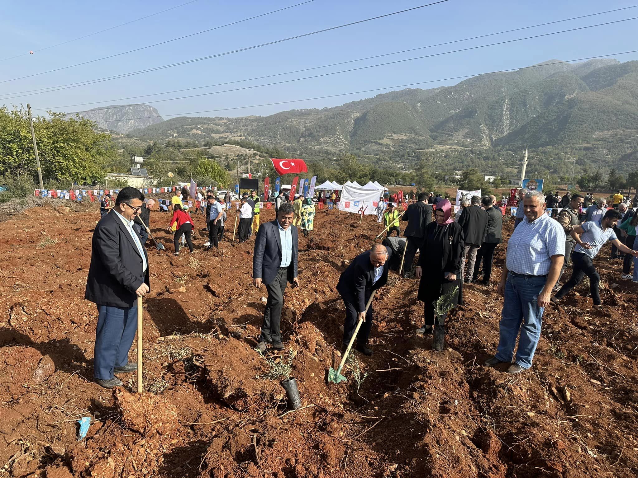 DÜZİÇİ’NDE 3000 FİDAN DİKİMİ YAPILDI
