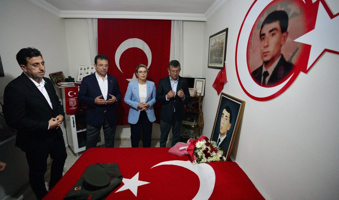 Osmaniye’de gerçekleşen ziyarette CHP Genel Başkanı Özgür Özel, şehit uzman