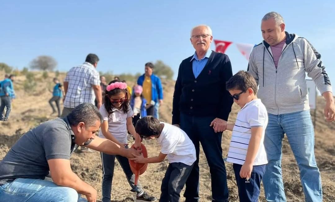 11 Kasım Milli Ağaçlandırma günü dolasıyla Kadirli İlçe Orman İşletme