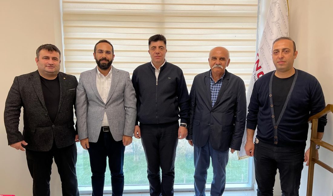 Kahramanmaraş Ticaret ve Sanayi Odası Genel Sekreteri Yunus Atmalı, beraberinde
