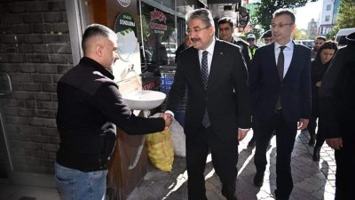 Osmaniye Valisi Dr. Erdinç Yılmaz, Kadirli’de esnafları ziyaret etti. Ziyarette