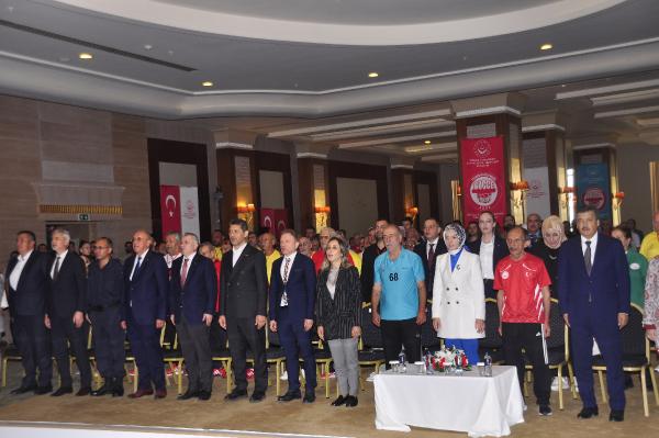 60 yas ustu bocce sampiyonlarina odullerini bakan goktas verdi 1851341