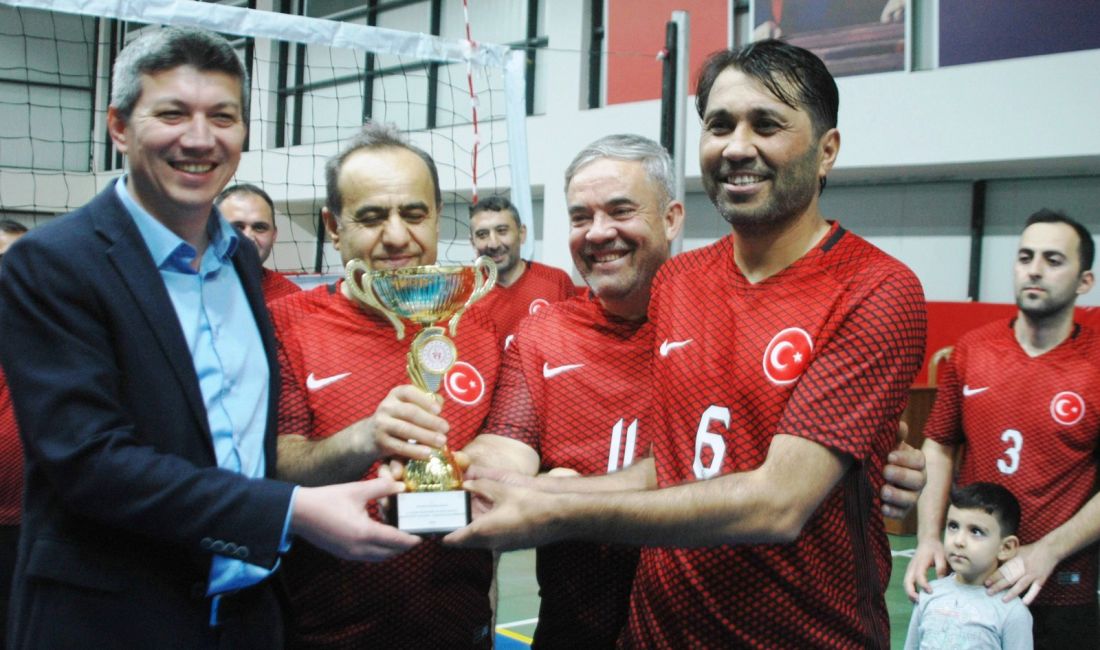 Kahramanmaraş’ın Andırın ilçesinde 24 Kasım Öğretmenler Günü anısına düzenlenen voleybol