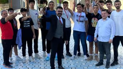 DÜZİÇİ SİMYA KOLEJİ REKOR KIRARAK ŞAMPİYON OLD Düziçi Simya Koleji