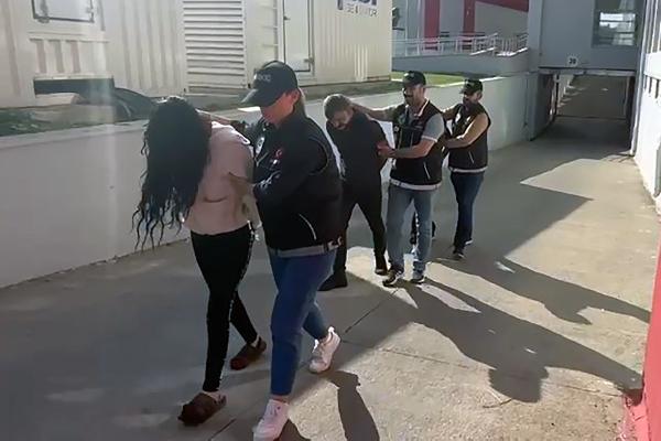 Adana’da ‘torbacı’ operasyonunda 2 tutuklama