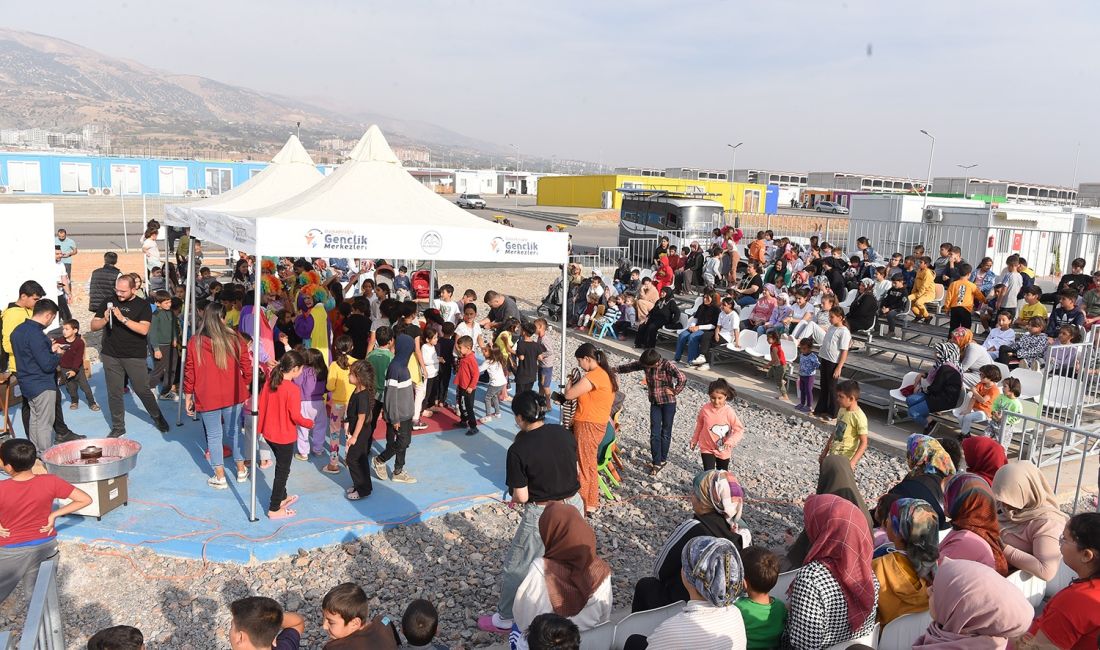 Öğrenciler ara tatilin tadını Dulkadiroğlu Gençlik Merkezlerinin düzenlediği etkinliklerde çıkarıyor.