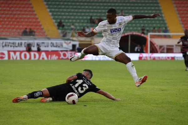 Alkın BİRİCİK / ALANYA (Antalya), (DHA)- STAT: Alanya Oba HAKEMLER: