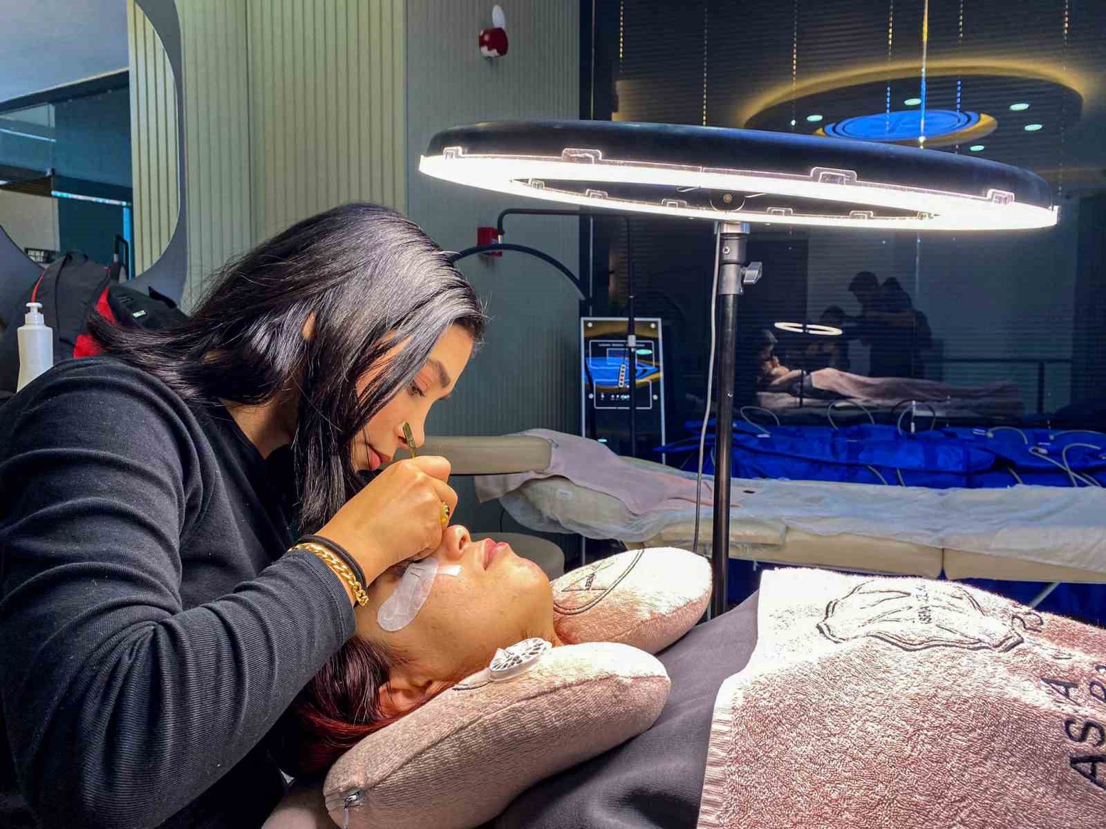 Antalya’da güzellik salonlarına Polatlar darbesi: İşler jilet gibi kesildi Antalya’da güzellik salonlarına Polatlar darbesi: İşler jilet gibi kesildi