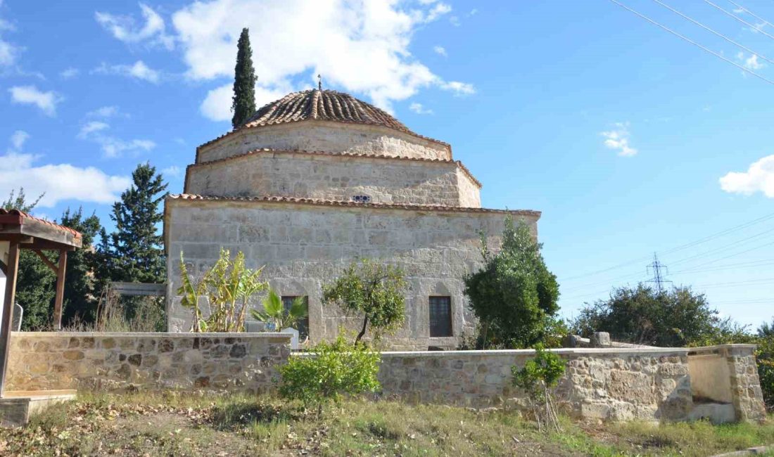 ANTALYA’NIN AKSU İLÇESİNDE 1800’LÜ YILLARIN BAŞINDA PERGE ANTİK KENTİ’NİN TAŞLARI