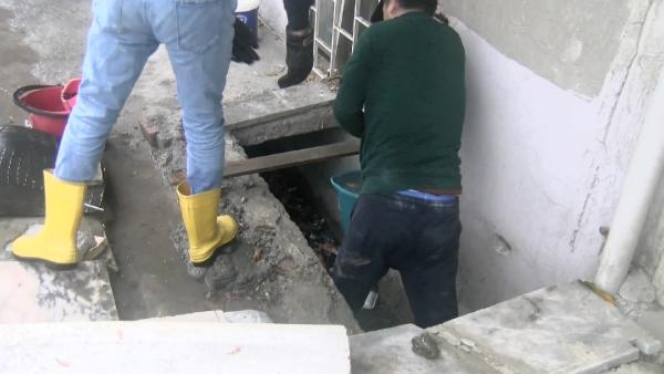 Baran AKKAYA/İSTANBUL,(DHA)-BAĞCILAR’da etkili olan sağanak yağış sonrası bodrum katlarında bulunan