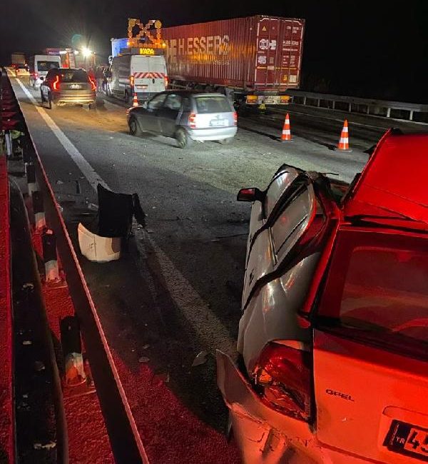 Hatice DAĞLI/SUSURLUK (Balıkesir), (DHA)- BALIKESİR’in Susurluk ilçesinde 2 TIR ile