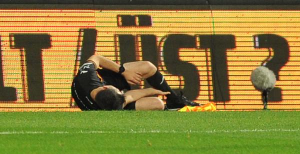 basaksehir pendikspor macinin yan hakemi cemil tunc sakatlandi fotograflar 02fc328