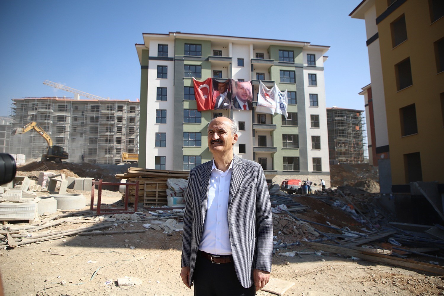 DULKADİROĞLU BELEDİYE BAŞKANI NECATİ OKAY, “BİR YANDAN DEVLETİMİZ, BİR YANDAN