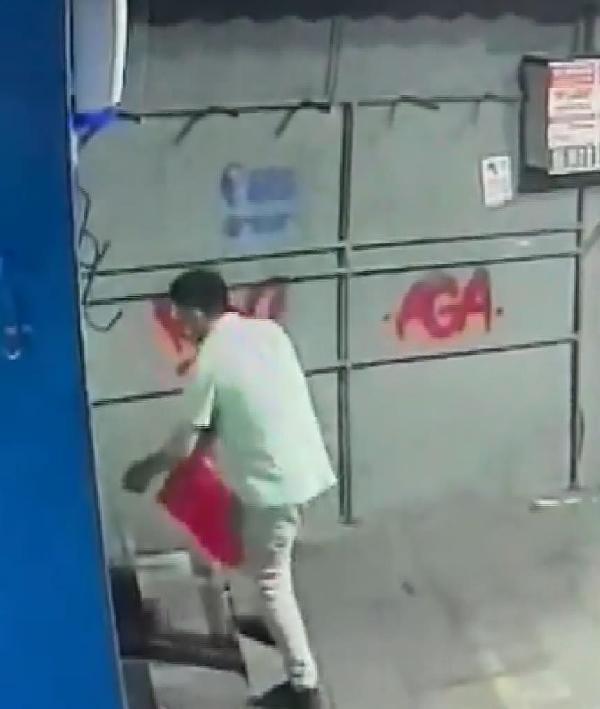 bayrampasada kacirdigi kediyi tekmeleyip olduren supheli tutuklandi d092b63