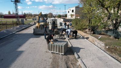 Elbistan Belediye Başkanı Mehmet Gürbüz, merkez 14 mahallede kaldırım çalışmalarına