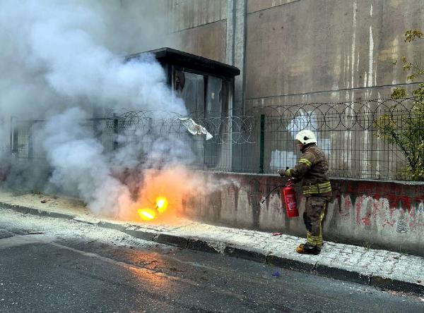 İhsan DÖRTKARDEŞ / İSTANBUL, (DHA)- ESENYURT’ta alev alev yanan elektrik
