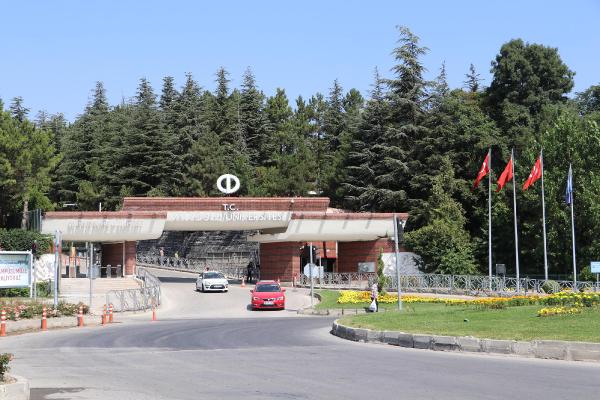 ESKİŞEHİR, (DHA)- ESKİŞEHİR’de, Anadolu Üniversitesi Rektörlüğü, öğretim üyesinin öğrencisine sözlü