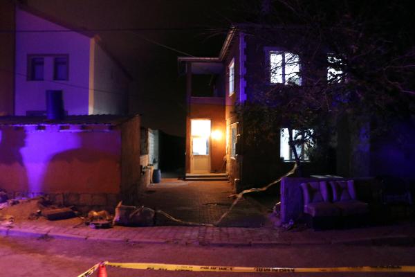 Evinde saldırıya uğrayan kadın, başına sert cisimle vurularak öldürüldü 1 evinde saldiriya ugrayan kadin basina sert cisimle vurularak olduruldu 15416f7